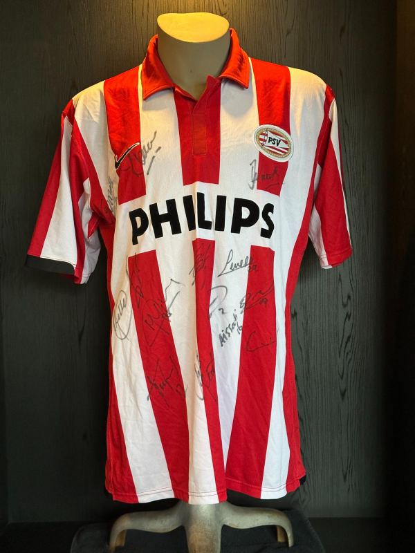 Gesigneerd PSV shirt door selectie 