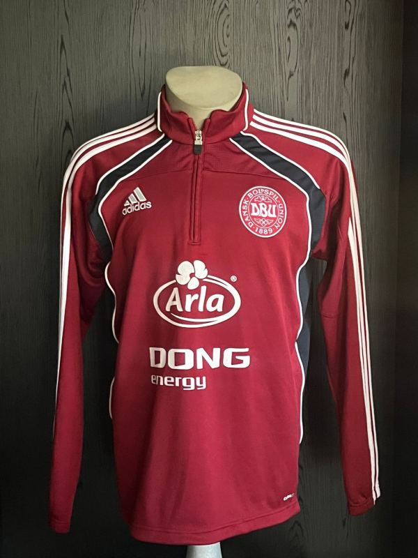 Worn training top Denmark  Lasse Schöne
