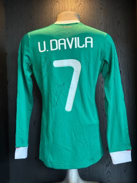 Match worn en signed shirt Mexico Ulises Davila 