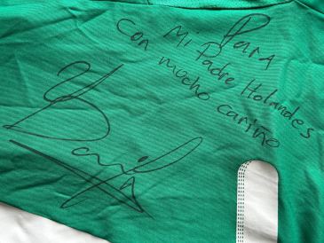 Match worn en signed shirt Mexico Ulises Davila 